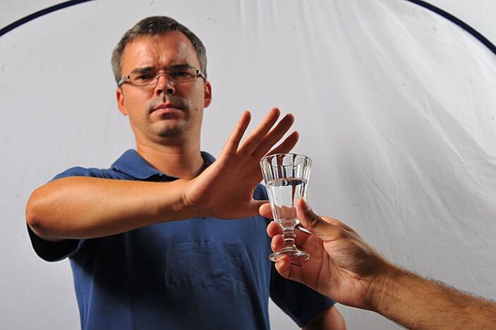 Alkohola uztea zure kabuz edateari uzteko modu bat da